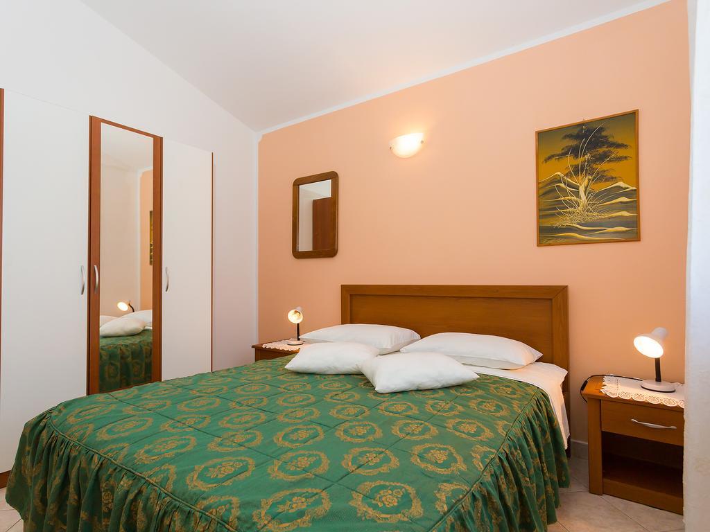 Apartments Graziella Porec Bagian luar foto